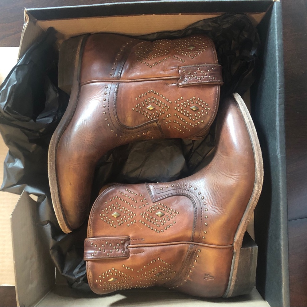 Frye Billy Stud Western Short boots